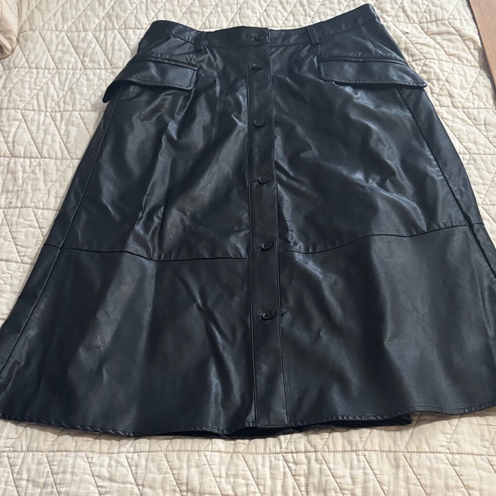 Trendy Banana Republic Black Faux Leather Skirt Size 6